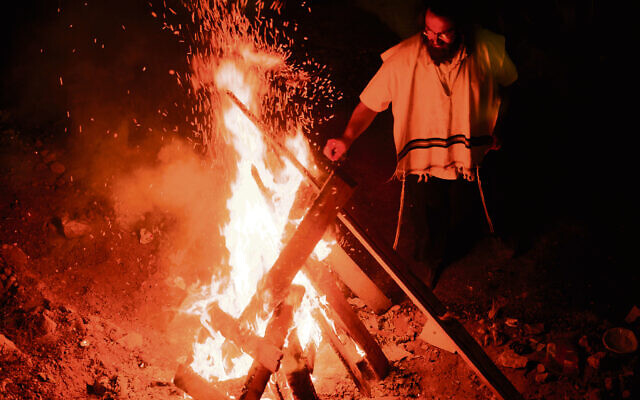 A bonfire during Lag b'Omer at Rabbi Shimon Bar Yochai's tomb in Meron. A bonfire during Lag b'Omer at Rabbi Shimon Bar Yochai's tomb in Meron.