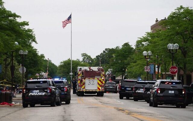 First responders and the police force are seen at the scene of the shooting at a July 4 parade in Highland Park. Photo: Youngrae Kim/AFP via Getty Images First responders and the police force are seen at the scene of the shooting at a July 4 parade in Highland Park. Photo: Youngrae Kim/AFP via Getty Images