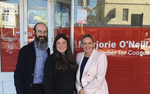 From left: Rabbi Aycee and Rebbetzin Sorella Abrahams meet with Marjorie O'Neill MP. From left: Rabbi Aycee and Rebbetzin Sorella Abrahams meet with Marjorie O'Neill MP.