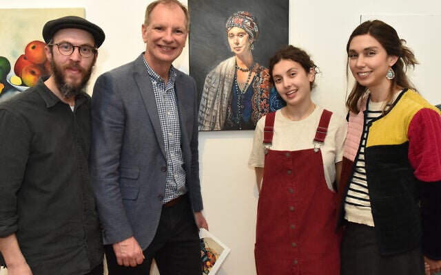 Yitz Faigenbaum, David Southwick, Chana Pesha Faigenbaum and her mother Talya Faigenbaum with the painting of her mother, ‘Regality’. Chana Pesha Faigenbaum was awarded the Morrie Gold Memorial Prize for Overall Winner. Yitz Faigenbaum, David Southwick, Chana Pesha Faigenbaum and her mother Talya Faigenbaum with the painting of her mother, ‘Regality’. Chana Pesha Faigenbaum was awarded the Morrie Gold Memorial Prize for Overall Winner.