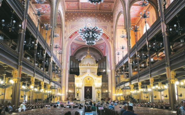 The interior of Budapest's Dohany Street Synagogue. Photo: Suicasmo/Wikimedia Commons The interior of Budapest's Dohany Street Synagogue. Photo: Suicasmo/Wikimedia Commons