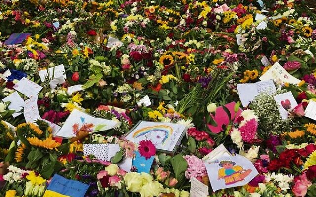 Flowers and cards line the streets and parks around London. Flowers and cards line the streets and parks around London.