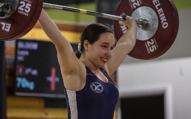 Maccabi Victoria Jewish Junior Sportswoman of the Year, Layla Bloom, in action at the 2022 Australian Junior and U23 Weightlifting Championships. Photo: Australian Weightlifting Federation Maccabi Victoria Jewish Junior Sportswoman of the Year, Layla Bloom, in action at the 2022 Australian Junior and U23 Weightlifting Championships. Photo: Australian Weightlifting Federation