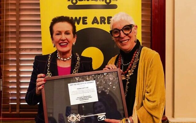 Lord Mayor Clover Moore (left) presents a key to Ronni Kahn. Lord Mayor Clover Moore (left) presents a key to Ronni Kahn.