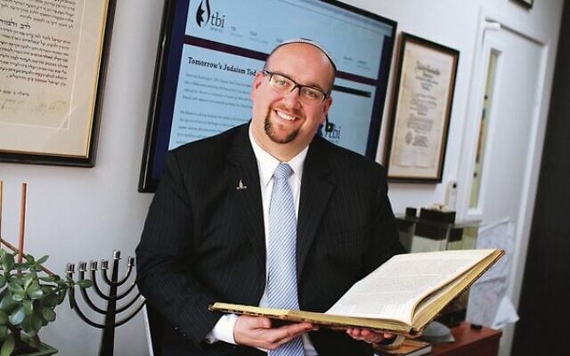 Rabbi Gersh Lazarow at Temple Beth Israel in 2014. Photo: Peter Haskin Rabbi Gersh Lazarow at Temple Beth Israel in 2014. Photo: Peter Haskin