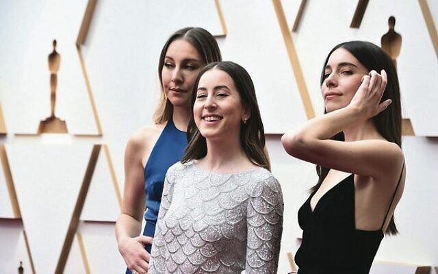Este, Alana and Danielle Haim arrive at the Oscars in 2022.
Photo: Jordan Strauss/Invision/AP via Times of Israel Este, Alana and Danielle Haim arrive at the Oscars in 2022.
Photo: Jordan Strauss/Invision/AP via Times of Israel