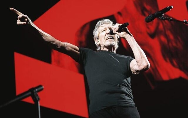 Roger Waters performing at the United Center in Chicago, July 26, 2022.
Photo: Rob Grabowski/Invision/AP, File Roger Waters performing at the United Center in Chicago, July 26, 2022.
Photo: Rob Grabowski/Invision/AP, File