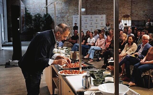Yotam Ottolenghi giving a cooking demonstration to Scopus Foundation members. Yotam Ottolenghi giving a cooking demonstration to Scopus Foundation members.