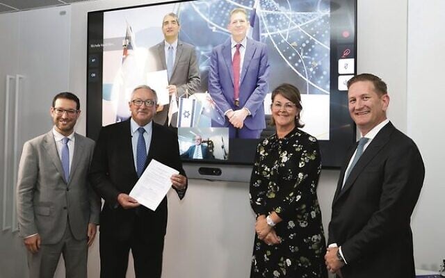 From left: Idan Goldberger, Brad Hazzard, NSW Health Secretary Susan Pearce, Australian Friends of Sheba's Daniel Abbott. On screen (top) Yitshak Kriess, Eyal Zimlichman, (bottom) Israeli ambassador Amir Maimon. Photo: NSW Health From left: Idan Goldberger, Brad Hazzard, NSW Health Secretary Susan Pearce, Australian Friends of Sheba's Daniel Abbott. On screen (top) Yitshak Kriess, Eyal Zimlichman, (bottom) Israeli ambassador Amir Maimon. Photo: NSW Health