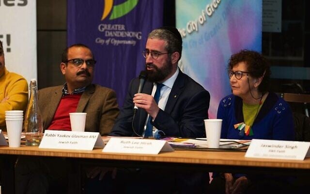 Rabbi Glasman (centre) speaking at the interfaith symposium. Rabbi Glasman (centre) speaking at the interfaith symposium.