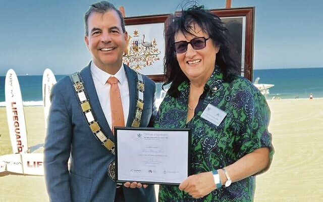 Mayor of Stirling Mark Irwin presenting Menora co-founder and vice-president Vivienne Bensky with a certificate of appreciation on Australia Day. Mayor of Stirling Mark Irwin presenting Menora co-founder and vice-president Vivienne Bensky with a certificate of appreciation on Australia Day.