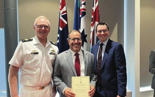 Rabbi Rafi Kaiserblueth (centre). Rabbi Rafi Kaiserblueth (centre).