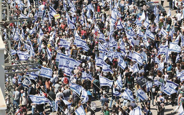 Israelis wave national flags as they protest against the government's controversial judicial reform bill in Tel Aviv on March 9, 2023. (Photo by JACK GUEZ / AFP) Israelis wave national flags as they protest against the government's controversial judicial reform bill in Tel Aviv on March 9, 2023. (Photo by JACK GUEZ / AFP)