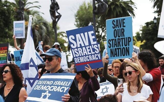 Jewish community members outside Caulfield Park protesting against proposed changes they fear will threaten democracy in Israel. Photo: Peter Haskin Jewish community members outside Caulfield Park protesting against proposed changes they fear will threaten democracy in Israel. Photo: Peter Haskin