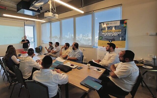 Representatives from some of the current start-ups of the BizLabs program. Representatives from some of the current start-ups of the BizLabs program.