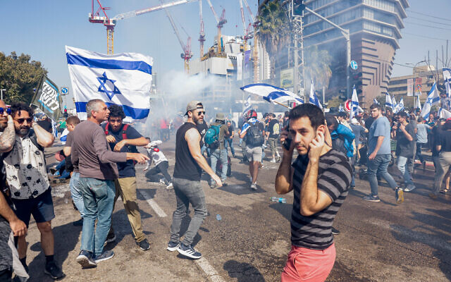 Demonstrators block a road and clash with police who deploy tear gas as they protest against the government's planned judicial overhaul, in Tel Aviv, March 1, 2023. Photo: Erik Marmor/Flash90 Demonstrators block a road and clash with police who deploy tear gas as they protest against the government's planned judicial overhaul, in Tel Aviv, March 1, 2023. Photo: Erik Marmor/Flash90