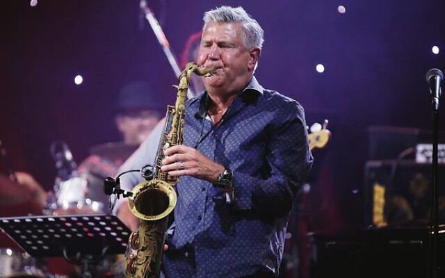 Marshall Rushford's wailing sax solo on Jazzman. Marshall Rushford's wailing sax solo on Jazzman.
