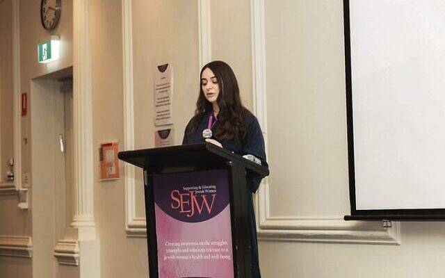 Sheina Gutnick, the MC for the evening. Sheina Gutnick, the MC for the evening.