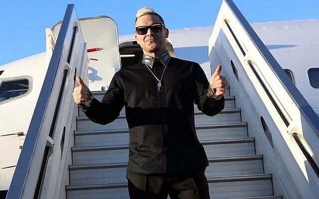 British pop star Robbie Williams arrives in Ben Gurion Airport, April 30, 2015. Photo: public relations/Sivan Faraj British pop star Robbie Williams arrives in Ben Gurion Airport, April 30, 2015. Photo: public relations/Sivan Faraj