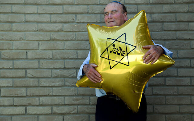 Dugo Leitner, a survivor of Auschwitz-Birkenau, holds a balloon shaped like the Jewish star that the Nazis forced Jews to wear. Photo: Erez Kaganovitz Dugo Leitner, a survivor of Auschwitz-Birkenau, holds a balloon shaped like the Jewish star that the Nazis forced Jews to wear. Photo: Erez Kaganovitz