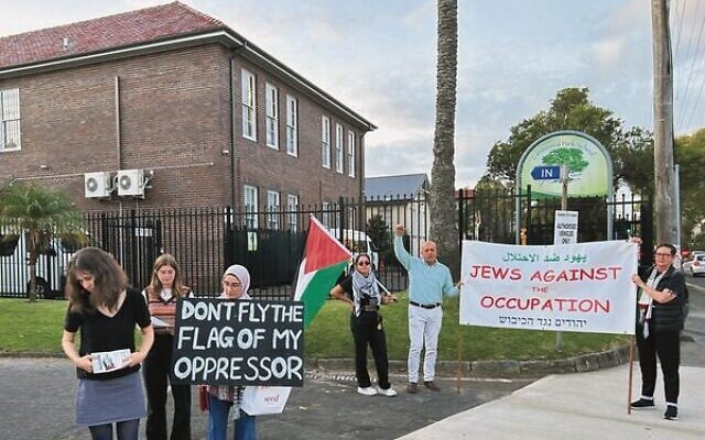 Protesters gathered outside Randwick Town Hall to oppose Randwick Council's resolution to fly the Israeli flag on Yom Ha'atzmaut. Protesters gathered outside Randwick Town Hall to oppose Randwick Council's resolution to fly the Israeli flag on Yom Ha'atzmaut.