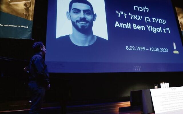 Jonathan Goldberg lights a candle for IDF 1st Sergeant Amit Ben Yigal, who was killed in a stone-throwing attack in 2020. Photo: Peter Haskin Jonathan Goldberg lights a candle for IDF 1st Sergeant Amit Ben Yigal, who was killed in a stone-throwing attack in 2020. Photo: Peter Haskin