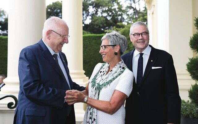 Governor Linda Dessau and her spouse Anthony Howard greet Israeli president Reuven Rivlin at Government House in 2020. Photo: Peter Haskin Governor Linda Dessau and her spouse Anthony Howard greet Israeli president Reuven Rivlin at Government House in 2020. Photo: Peter Haskin