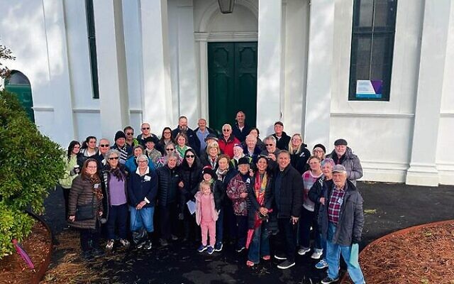 Members of the Komesaroff, Zmood and Grinblat families at the Ballarat Synagogue. Members of the Komesaroff, Zmood and Grinblat families at the Ballarat Synagogue.