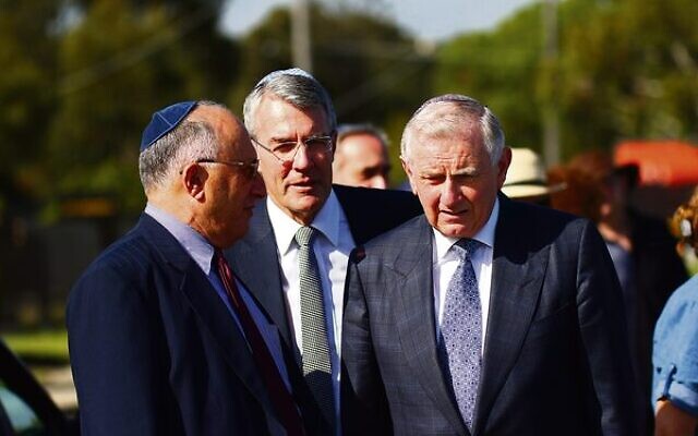 Simon Crean (right) with Colin Rubinstein (left) and Mark Dreyfus in 2016. Photo: Peter Haskin Simon Crean (right) with Colin Rubinstein (left) and Mark Dreyfus in 2016. Photo: Peter Haskin