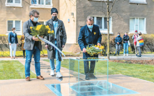 Participants lay a wreath and flowers in front of a monument dedicated to the underground archives of the Jewish ghetto, during its unveiling ceremony in April 2021 at the site where the Ringelblum Archive was hidden during the Nazi occupation of Warsaw. Photo: Wojtek Radwanski/AFP Participants lay a wreath and flowers in front of a monument dedicated to the underground archives of the Jewish ghetto, during its unveiling ceremony in April 2021 at the site where the Ringelblum Archive was hidden during the Nazi occupation of Warsaw. Photo: Wojtek Radwanski/AFP
