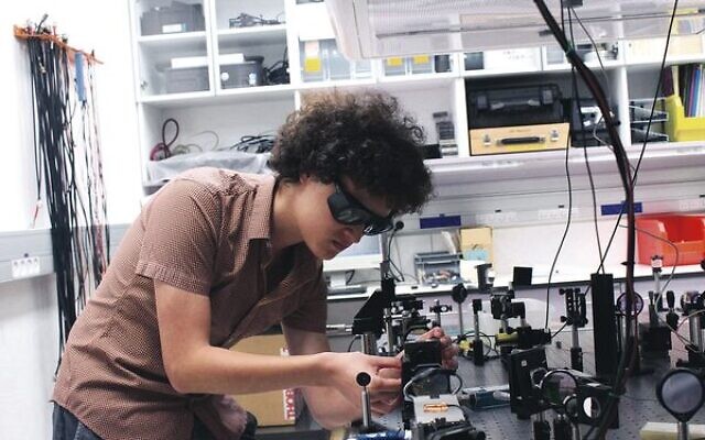 Applications are open to Australian science postgraduate students for the new Weizmann–Monash Scholarship. Applications are open to Australian science postgraduate students for the new Weizmann–Monash Scholarship.