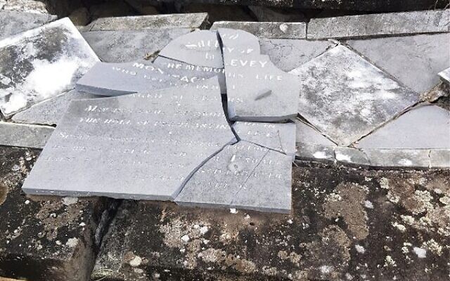 A cracked Jewish grave at Rookwood Cemetery. Photo: David Knoll A cracked Jewish grave at Rookwood Cemetery. Photo: David Knoll