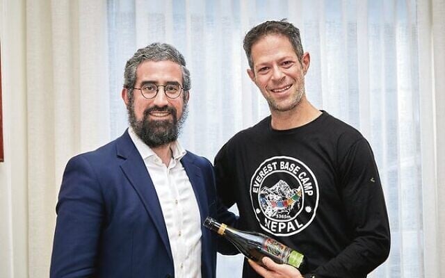 Rabbi Yaakov Glasman (left) and Salomon Sacal. Photo: Paul Topol Rabbi Yaakov Glasman (left) and Salomon Sacal. Photo: Paul Topol