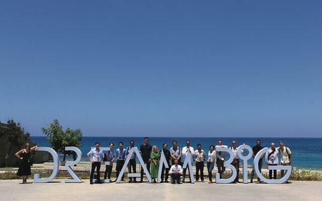 Ungar's delegation began at the Peres Centre for Peace. Ungar's delegation began at the Peres Centre for Peace.
