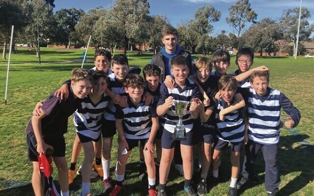 Harry Sheezel with the
boys' winners of the
2023 Jewish Schools Cup,
The King David School. Harry Sheezel with the
boys' winners of the
2023 Jewish Schools Cup,
The King David School.