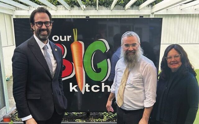The Consul General of Canada with Rabbi Dovid and Laya Slavin. The Consul General of Canada with Rabbi Dovid and Laya Slavin.