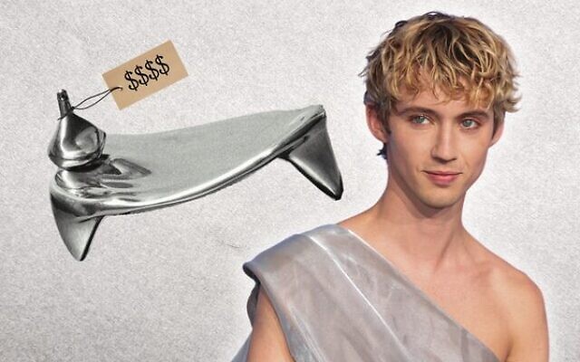 Troye Sivan and his dreidel.
Photo: Getty Images/Mike Marsland/WireImage Troye Sivan and his dreidel.
Photo: Getty Images/Mike Marsland/WireImage