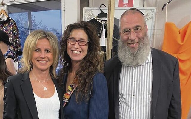From left: Nicole Katz, Sharon Aaron, Rabbi Mendel Kastel. From left: Nicole Katz, Sharon Aaron, Rabbi Mendel Kastel.
