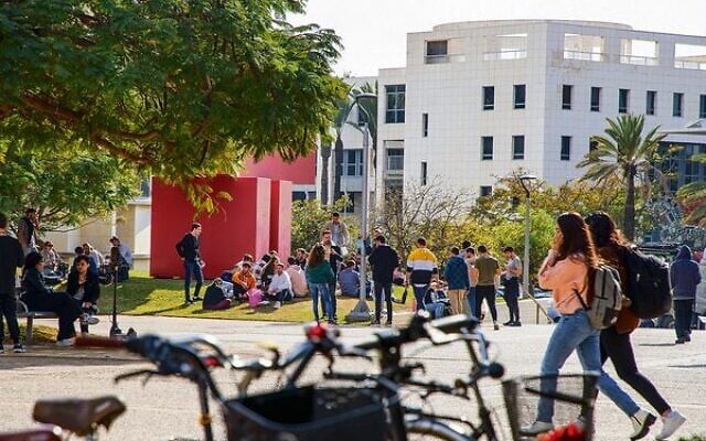 Bustling campus life. Bustling campus life.