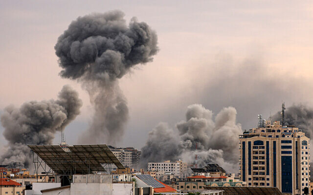 A plume of smoke rises in the sky of Gaza City during an Israeli airstrike on October 9, 2023.(MAHMUD HAMS / AFP) A plume of smoke rises in the sky of Gaza City during an Israeli airstrike on October 9, 2023.(MAHMUD HAMS / AFP)