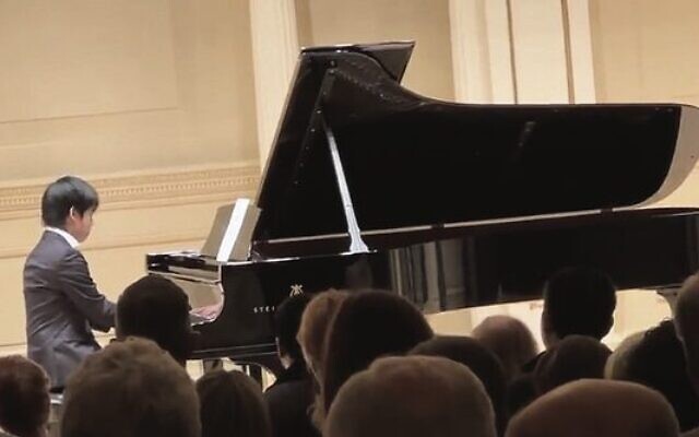 Kevin Chen performing at Carnegie Hall on October 19. Photo: Screenshot Kevin Chen performing at Carnegie Hall on October 19. Photo: Screenshot