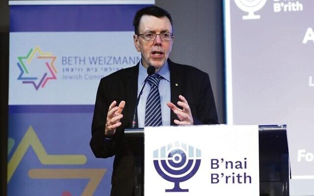 Greg Sheridan, speaking at a B'nai B'rith Armchair Society function at
Beth Weizmann Community Centre. Photo: Peter Haskin Greg Sheridan, speaking at a B'nai B'rith Armchair Society function at
Beth Weizmann Community Centre. Photo: Peter Haskin