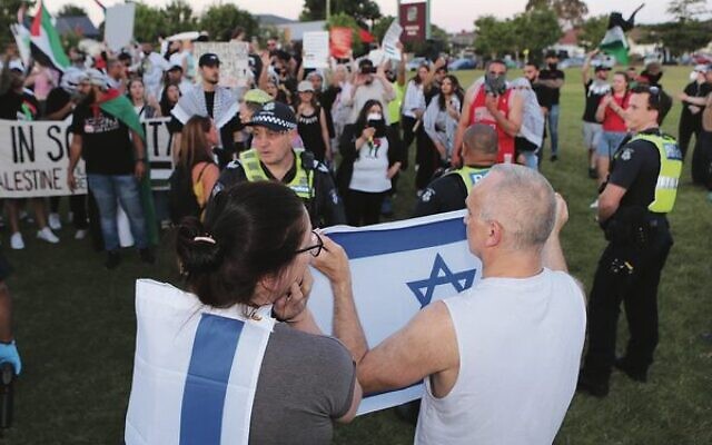 Tensions between pro Palestinians and pro Israel groups eventually spilled over into violence at Princess park Caulfield South. Photo: Peter Haskin Tensions between pro Palestinians and pro Israel groups eventually spilled over into violence at Princess park Caulfield South. Photo: Peter Haskin