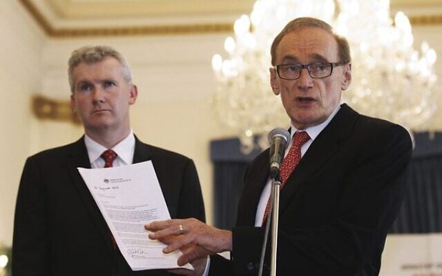 Tony Burke (left) with Bob Carr in 2016. Photo: AP Photo/Achmad Ibrahim Tony Burke (left) with Bob Carr in 2016. Photo: AP Photo/Achmad Ibrahim