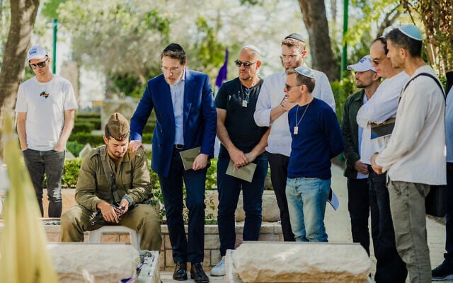 Rabbi Levi Wolff of Central Synagogue with a group of Australians comforting a soldier mourning the loss of his closest friend. Rabbi Levi Wolff of Central Synagogue with a group of Australians comforting a soldier mourning the loss of his closest friend.