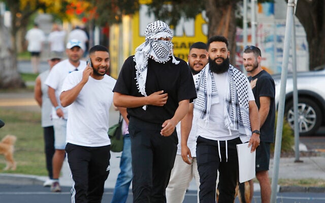 Tensions between pro Palestinians and pro Israel groups eventually spilled over into violence at Princess park Caulfield South. Photo: Peter Haskin Tensions between pro Palestinians and pro Israel groups eventually spilled over into violence at Princess park Caulfield South. Photo: Peter Haskin