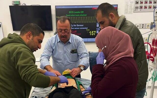 Medical staff train on a dummy. Project Rozana's existing focus is on taking critically ill Gazan residents – particularly children – for dialysis and cancer treatment in East Jerusalem. Medical staff train on a dummy. Project Rozana's existing focus is on taking critically ill Gazan residents – particularly children – for dialysis and cancer treatment in East Jerusalem.