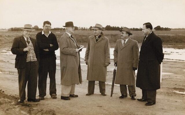 Surveying land at Cranbourne in 1952 are (from left) course designer Sam Berriman, superintendent Gordon Black, journalist Jack Dillon, Cranbourne Golf Club president Syd Kaufman, captain Harry Cohen and vice-president
Harold Lasky. Surveying land at Cranbourne in 1952 are (from left) course designer Sam Berriman, superintendent Gordon Black, journalist Jack Dillon, Cranbourne Golf Club president Syd Kaufman, captain Harry Cohen and vice-president
Harold Lasky.