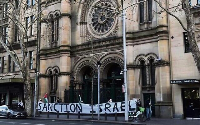 Protesters outside The Great Synagogue in Sydney in 2024. Protesters outside The Great Synagogue in Sydney in 2024.