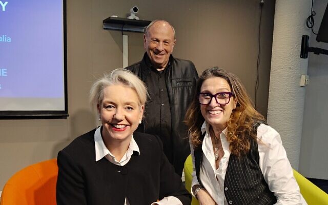 Photo: Senator Bridget McKenzie, B’nai B’rith CEO Ellana Aarons to her right and behind them, Ron James, Coordinator of Armchair Society Photo: Senator Bridget McKenzie, B’nai B’rith CEO Ellana Aarons to her right and behind them, Ron James, Coordinator of Armchair Society
